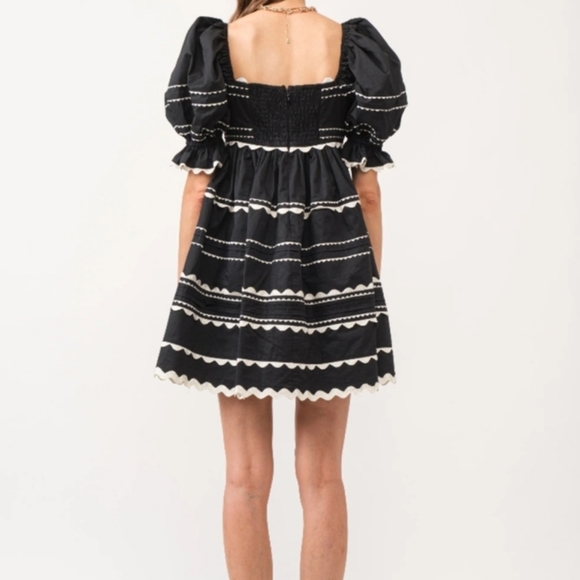 Vestique Black and White Puff Sleeve Dress - Picture 3 of 8